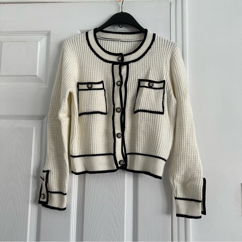 White and black cardigan (NEW)